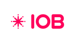 Logo da empresa IOB com as letras na cor rosa.
