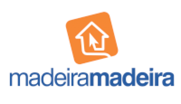 Logo Madeira Madeira nas cores azul e laranja.